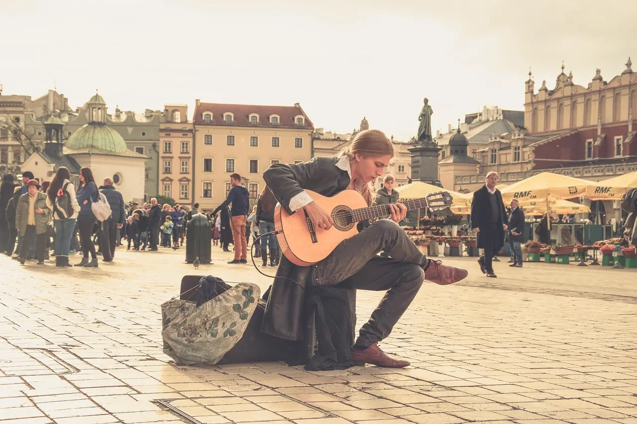 Gademusiker på torv i Helsinki